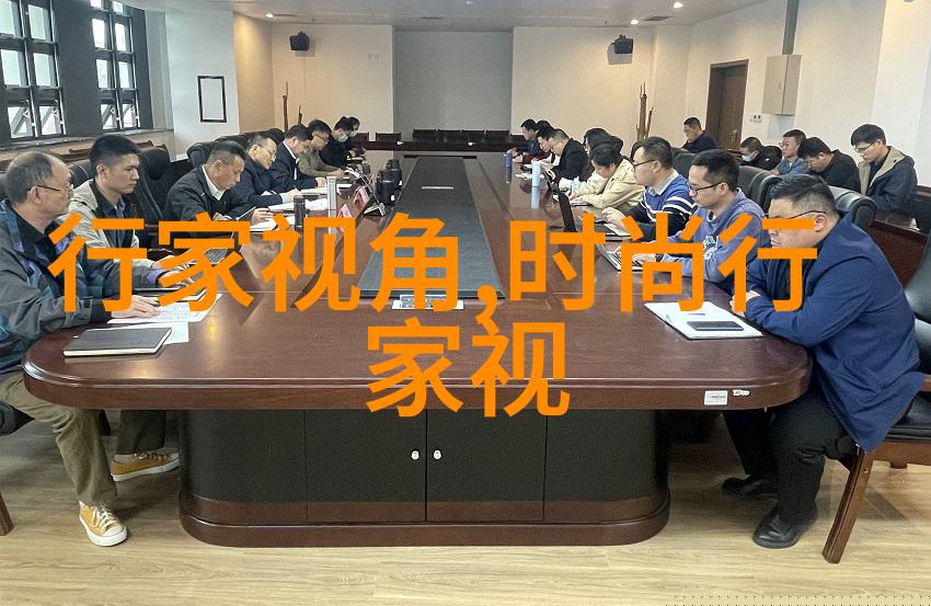 紫色卫衣搭什么裤子跟鞋子